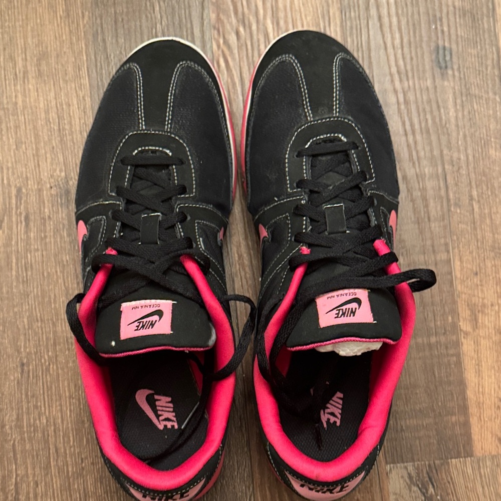 Nike Women's Black and Pink Athletic Sneakers - Picture 4 of 4